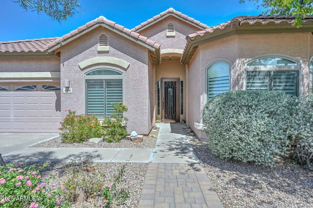 Image 5 of property listing at 4306 W SUMMERSIDE Road, Laveen, AZ 85339