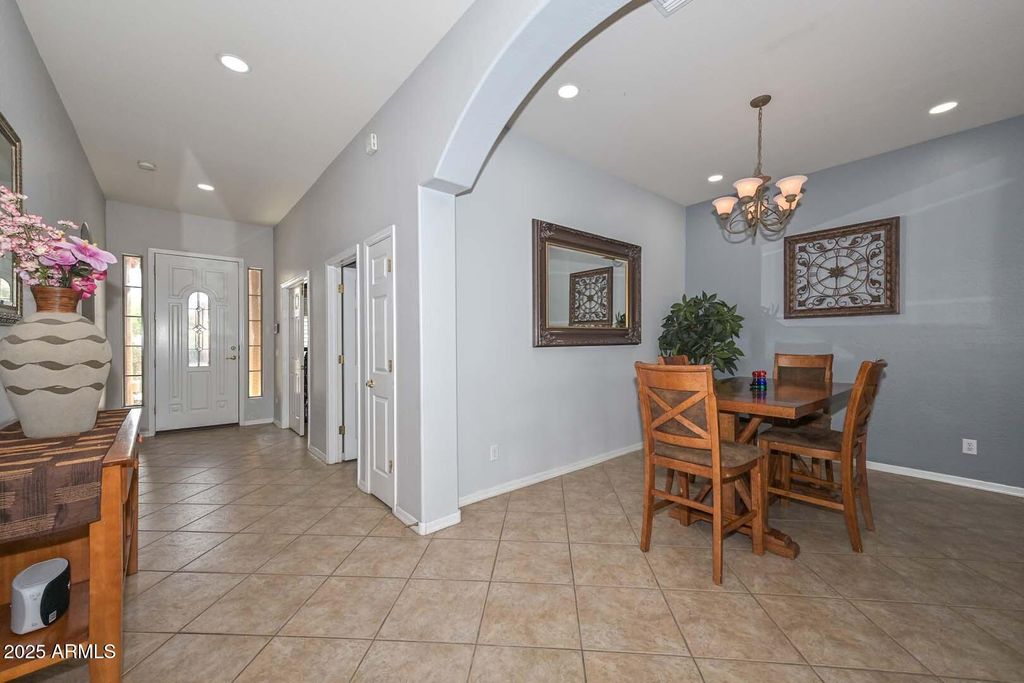 Image 9 of property listing at 4306 W SUMMERSIDE Road, Laveen, AZ 85339