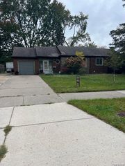 18249 S WESTOVER Avenue W, Southfield, MI 48075