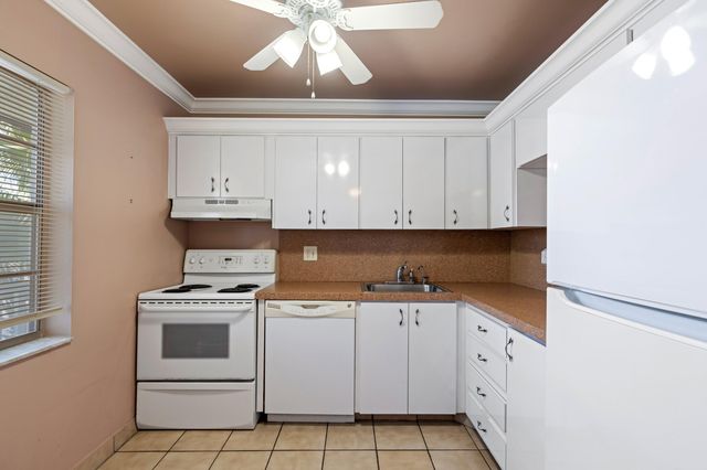 6 ABBEY Lane 206, Delray Beach, FL 33446