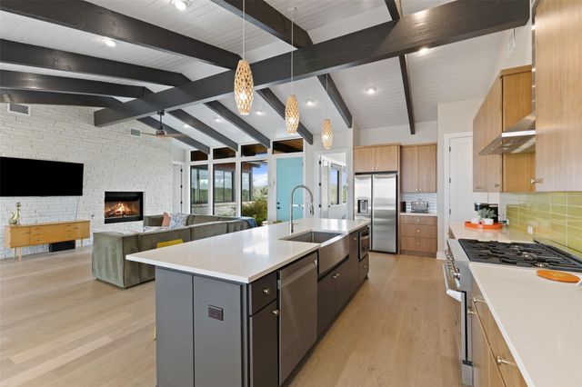 206 Waters View CT, Dripping Springs, TX 78620