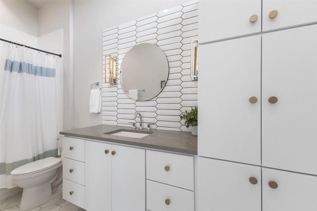 206 Waters View CT, Dripping Springs, TX 78620