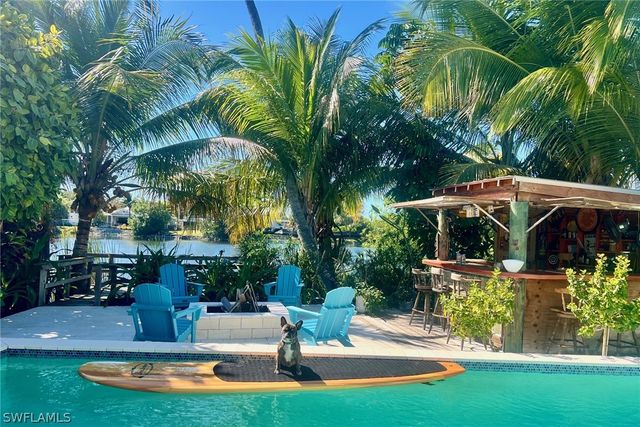 1155 12th ST N, Naples, FL 34102