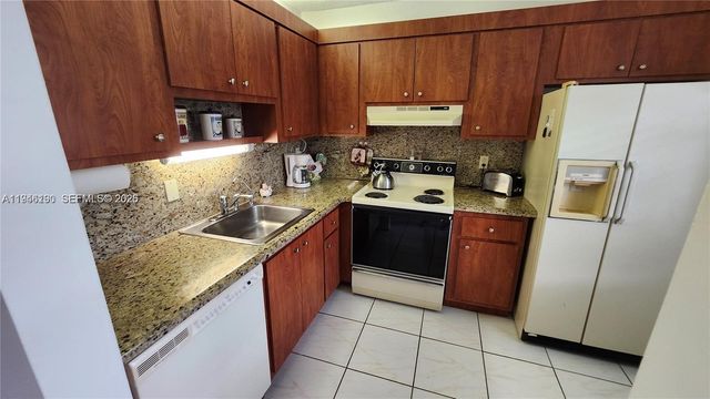 2821 Somerset Drive 400, Lauderdale Lakes, FL 33311
