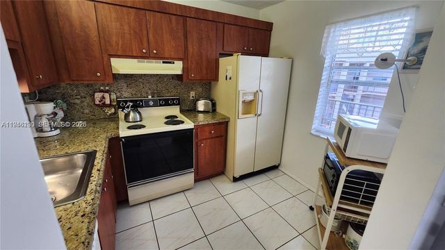 2821 Somerset Drive 400, Lauderdale Lakes, FL 33311