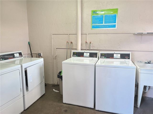 2821 Somerset Drive 400, Lauderdale Lakes, FL 33311
