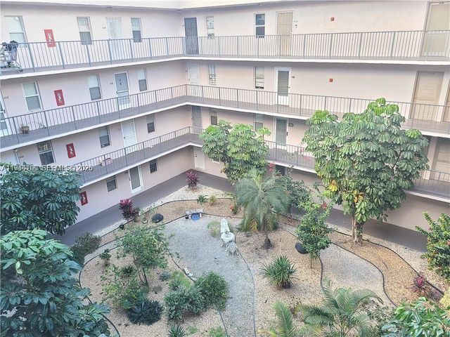 2821 Somerset Drive 400, Lauderdale Lakes, FL 33311