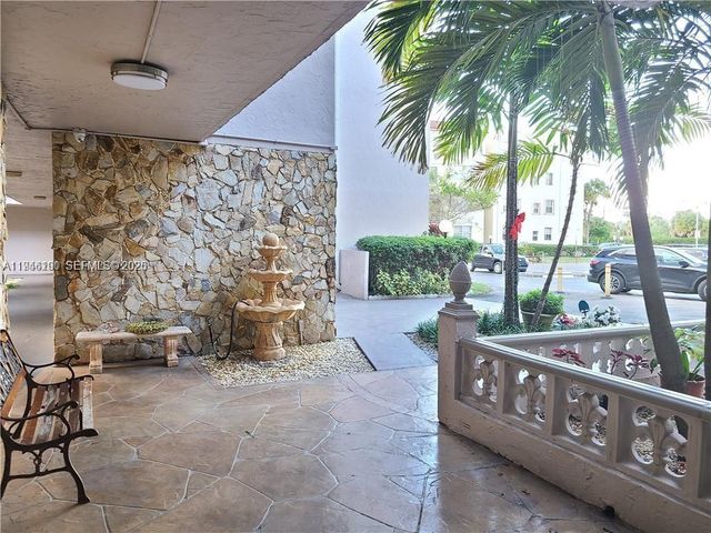 2821 Somerset Drive 400, Lauderdale Lakes, FL 33311