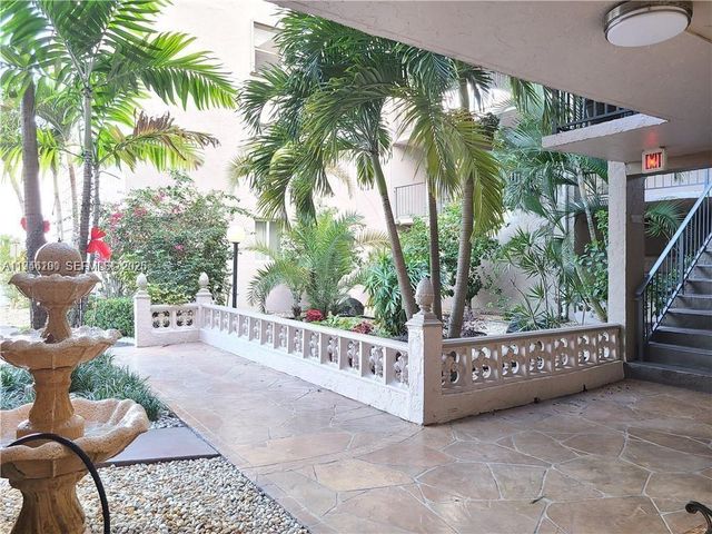 2821 Somerset Drive 400, Lauderdale Lakes, FL 33311