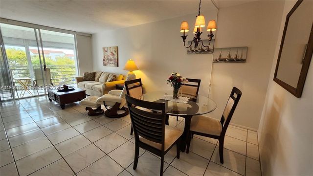 2821 Somerset Drive 400, Lauderdale Lakes, FL 33311