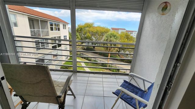 2821 Somerset Drive 400, Lauderdale Lakes, FL 33311