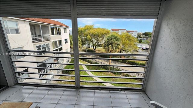 2821 Somerset Drive 400, Lauderdale Lakes, FL 33311