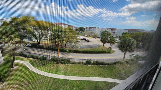 2821 Somerset Drive 400, Lauderdale Lakes, FL 33311