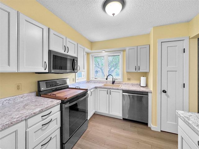 919 Cambridge Court, Altoona, WI 54720