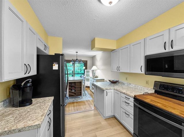 919 Cambridge Court, Altoona, WI 54720