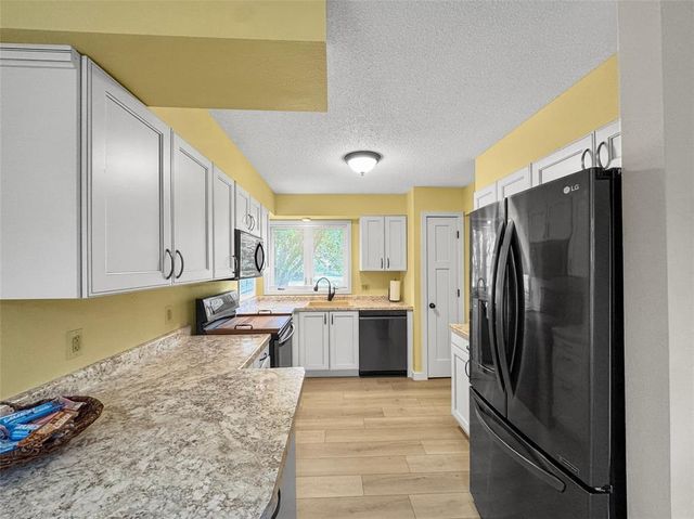 919 Cambridge Court, Altoona, WI 54720