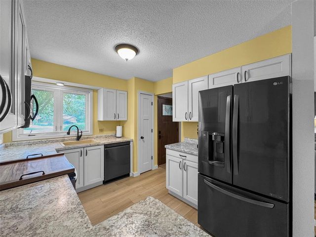 919 Cambridge Court, Altoona, WI 54720