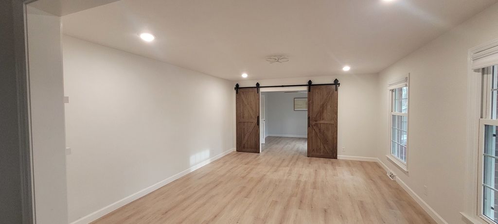 Image 4 of property listing at #19 Wildwood Drive, Mt Vernon, IL 62864