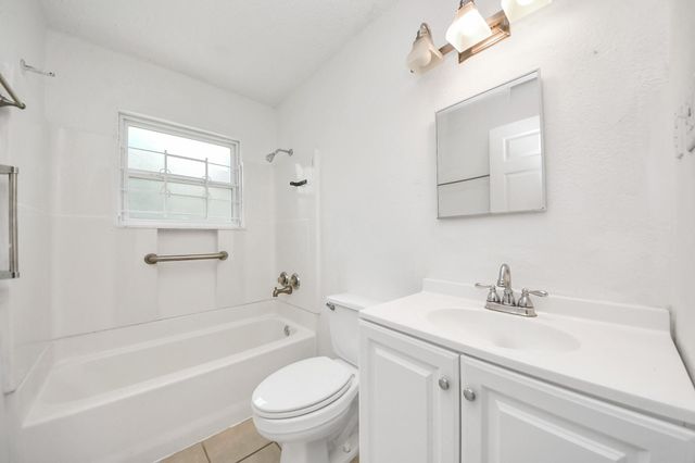 5202 Pensdale Street, Houston, TX 77033