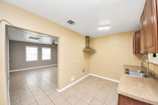 5202 Pensdale Street, Houston, TX 77033