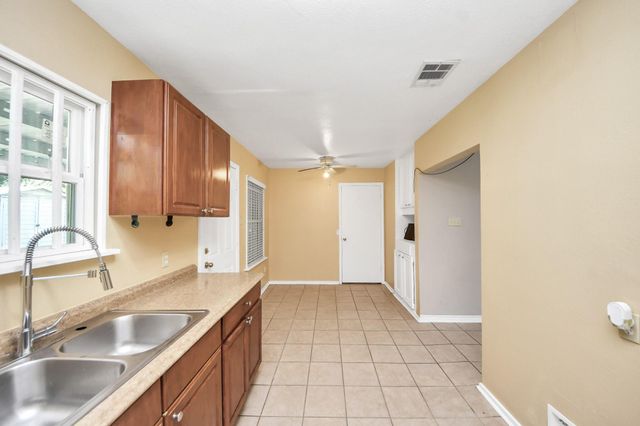 5202 Pensdale Street, Houston, TX 77033