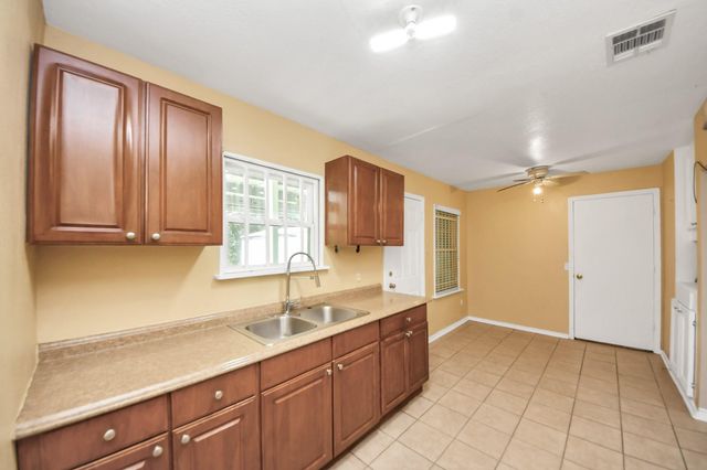 5202 Pensdale Street, Houston, TX 77033
