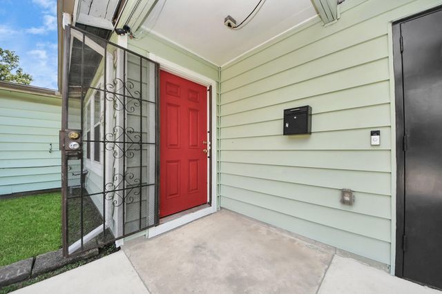 5202 Pensdale Street, Houston, TX 77033