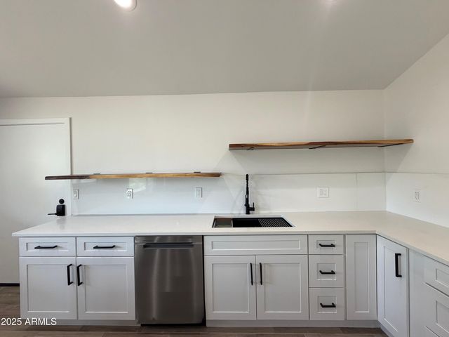 6828 N 10TH Avenue, Phoenix, AZ 85013