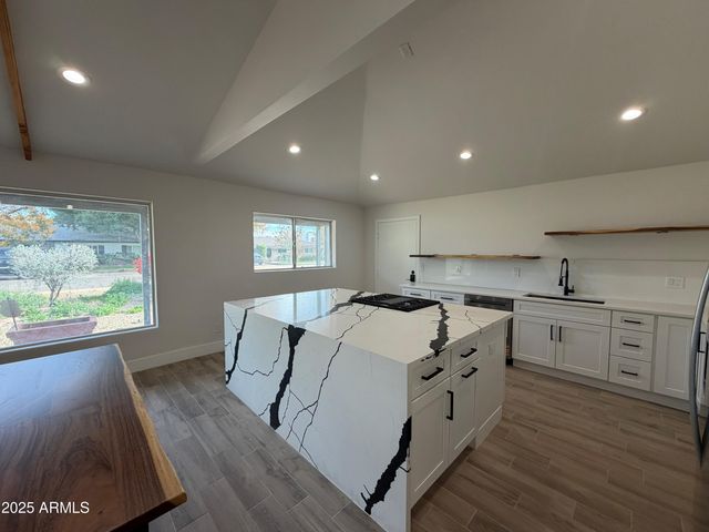 6828 N 10TH Avenue, Phoenix, AZ 85013