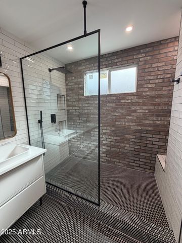 6828 N 10TH Avenue, Phoenix, AZ 85013