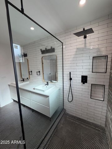 6828 N 10TH Avenue, Phoenix, AZ 85013