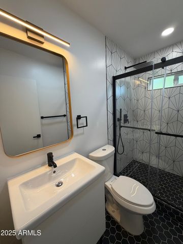 6828 N 10TH Avenue, Phoenix, AZ 85013