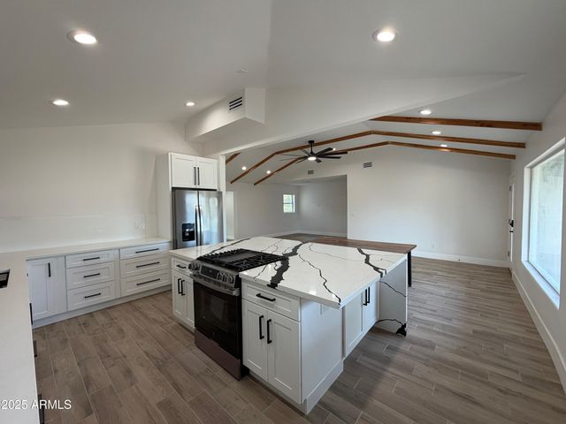 6828 N 10TH Avenue, Phoenix, AZ 85013