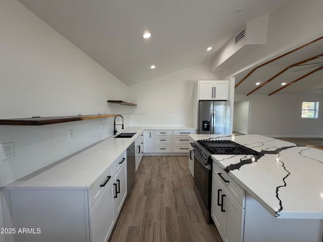 6828 N 10TH Avenue, Phoenix, AZ 85013