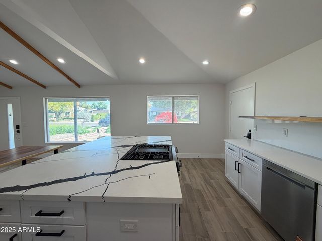 6828 N 10TH Avenue, Phoenix, AZ 85013