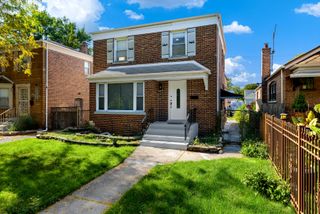 8826 S Jeffery Boulevard, Chicago, IL 60617