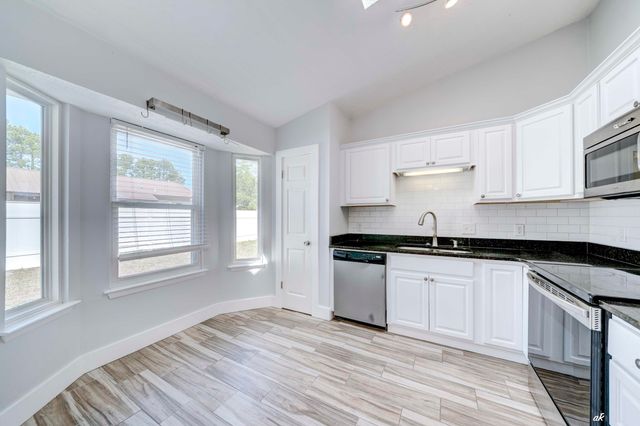 911 Pelican Place, Panama City Beach, FL 32407