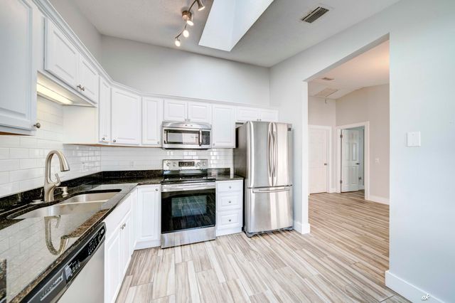 911 Pelican Place, Panama City Beach, FL 32407