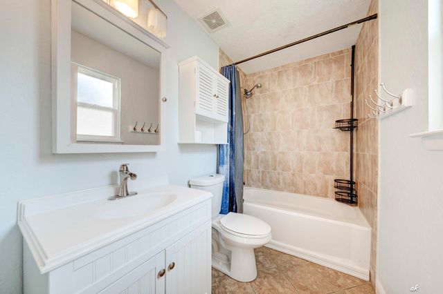 911 Pelican Place, Panama City Beach, FL 32407