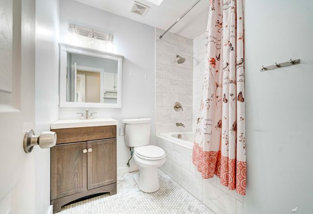 911 Pelican Place, Panama City Beach, FL 32407