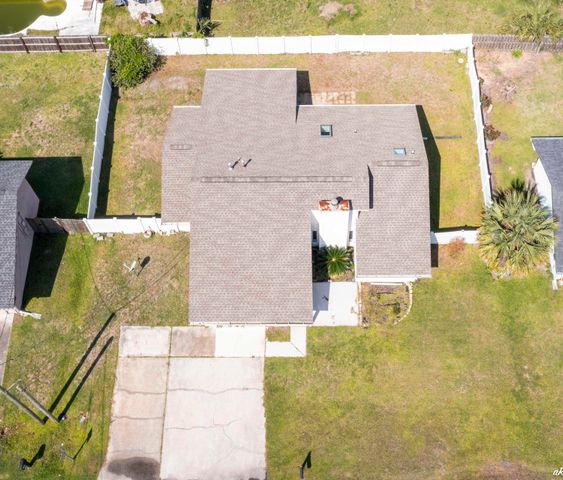 911 Pelican Place, Panama City Beach, FL 32407