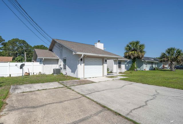 911 Pelican Place, Panama City Beach, FL 32407