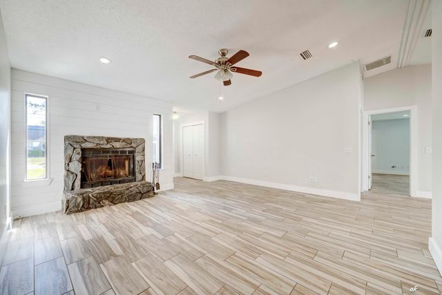 911 Pelican Place, Panama City Beach, FL 32407