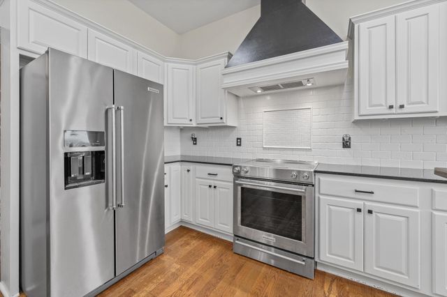 2522 N GRAYSTONE CIR, Wichita, KS 67228