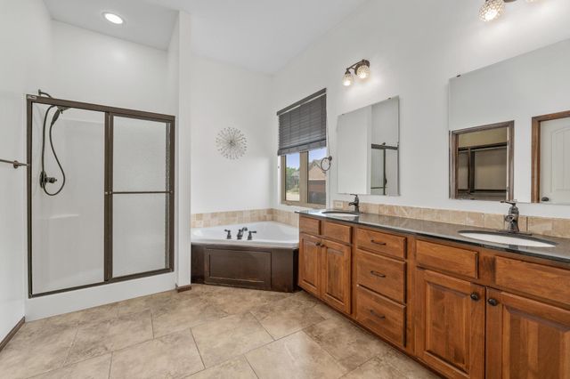 2522 N GRAYSTONE CIR, Wichita, KS 67228