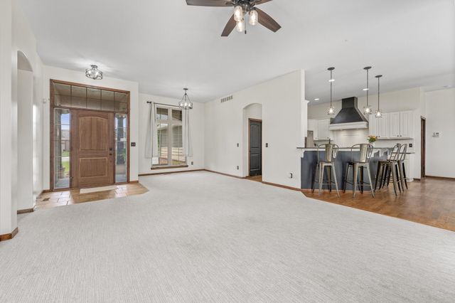 2522 N GRAYSTONE CIR, Wichita, KS 67228