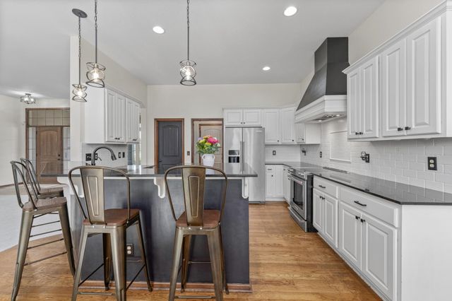2522 N GRAYSTONE CIR, Wichita, KS 67228