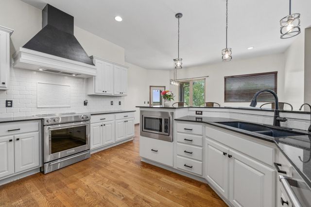 2522 N GRAYSTONE CIR, Wichita, KS 67228