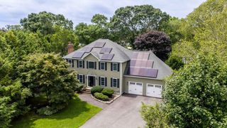 16 Gulf Hill Dr, Dartmouth, MA 02748