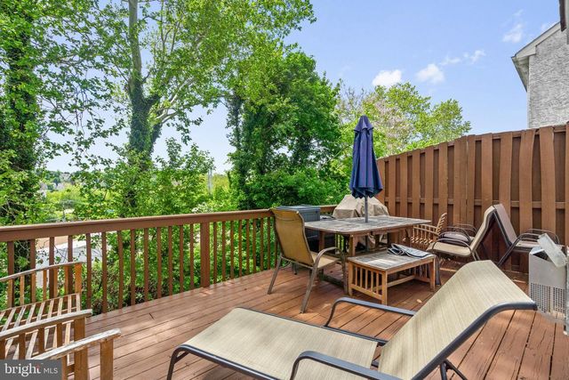 303 W 1ST AVE, Conshohocken, PA 19428